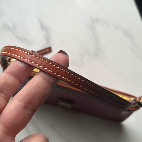 EUC Dooney & Bourke Pink Croc Embossed Slim Wristlet Clutch Purse - Picture 9 of 16